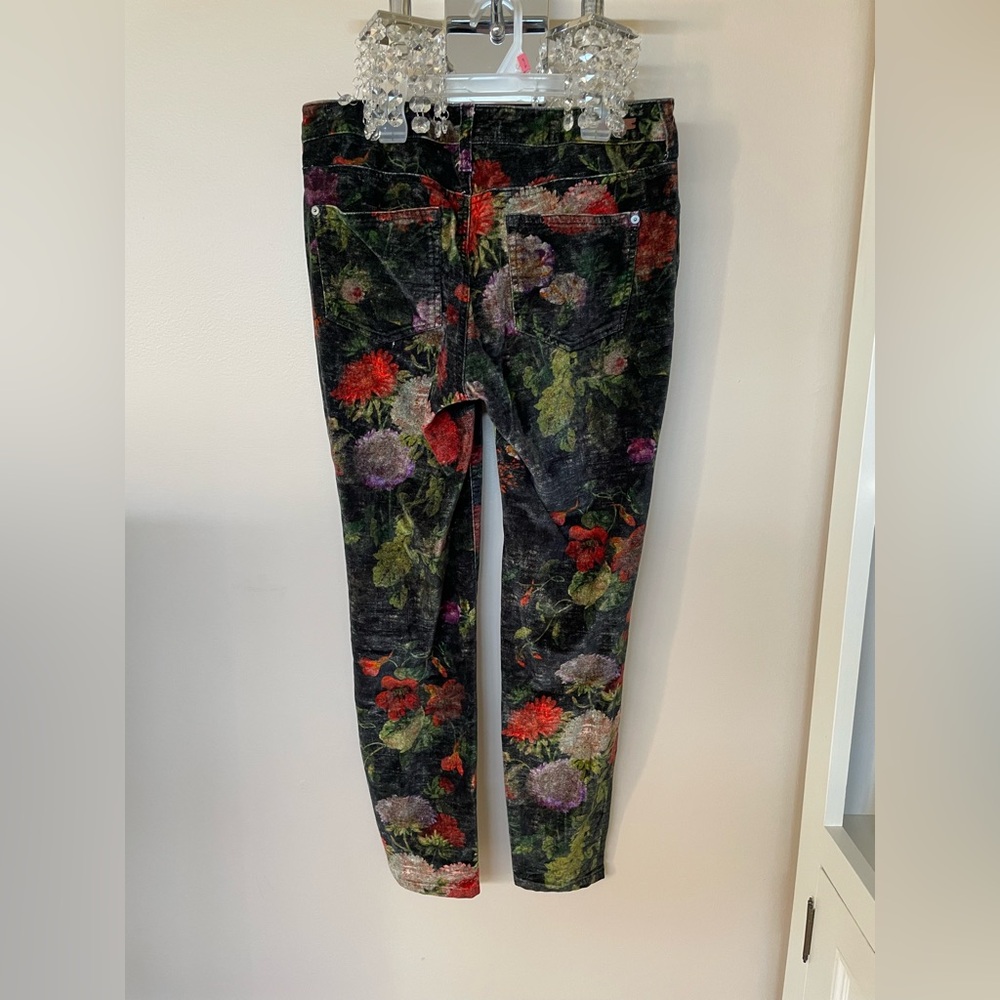 Pilcro Black Floral velvet Cropped Skinny Pants - Picture 3 of 4